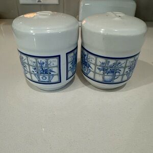 Vintage stoneware by Pomerantz flower pots salt & pepper shakers blue & white
